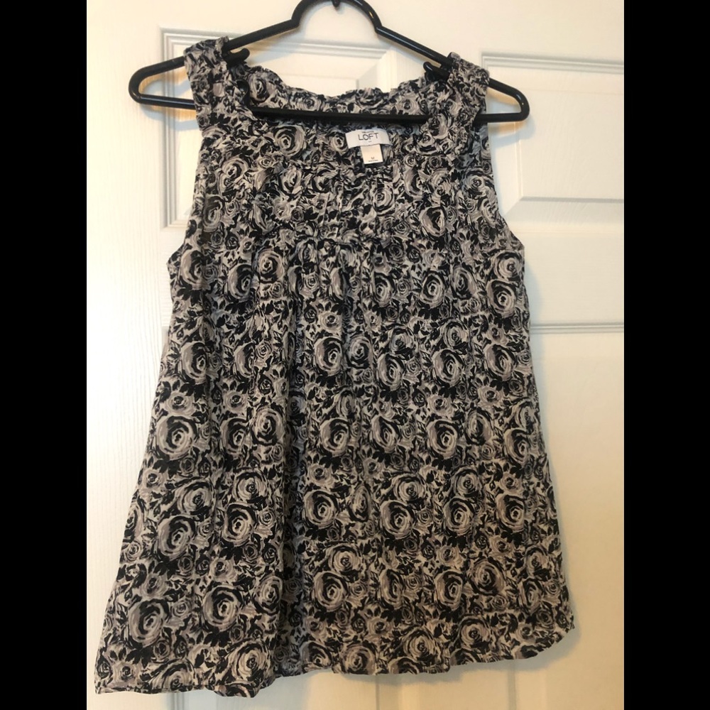 Black and white floral print sleeveless summer top